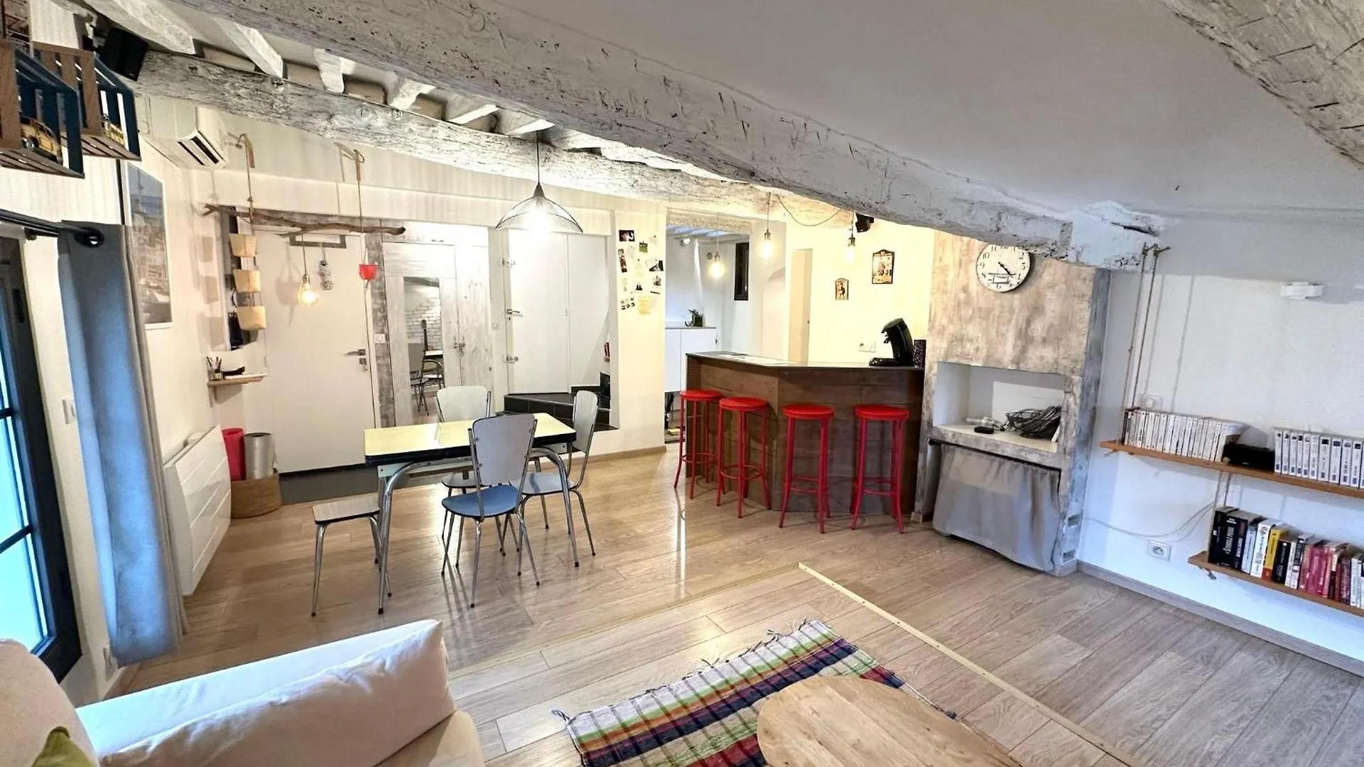 Toits Vieil Aix - Appartement De Charme Avec Terrasse D'Exception Centre Ville Historique Proche Cardeurs Et Mairie 普罗旺斯地区艾克斯 0*,  法国