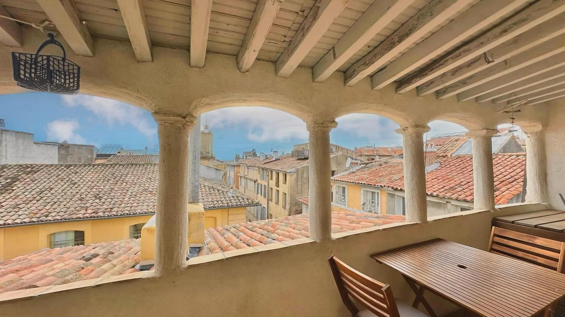 Toits Vieil Aix - Appartement De Charme Avec Terrasse D'Exception Centre Ville Historique Proche Cardeurs Et Mairie 普罗旺斯地区艾克斯 0*,